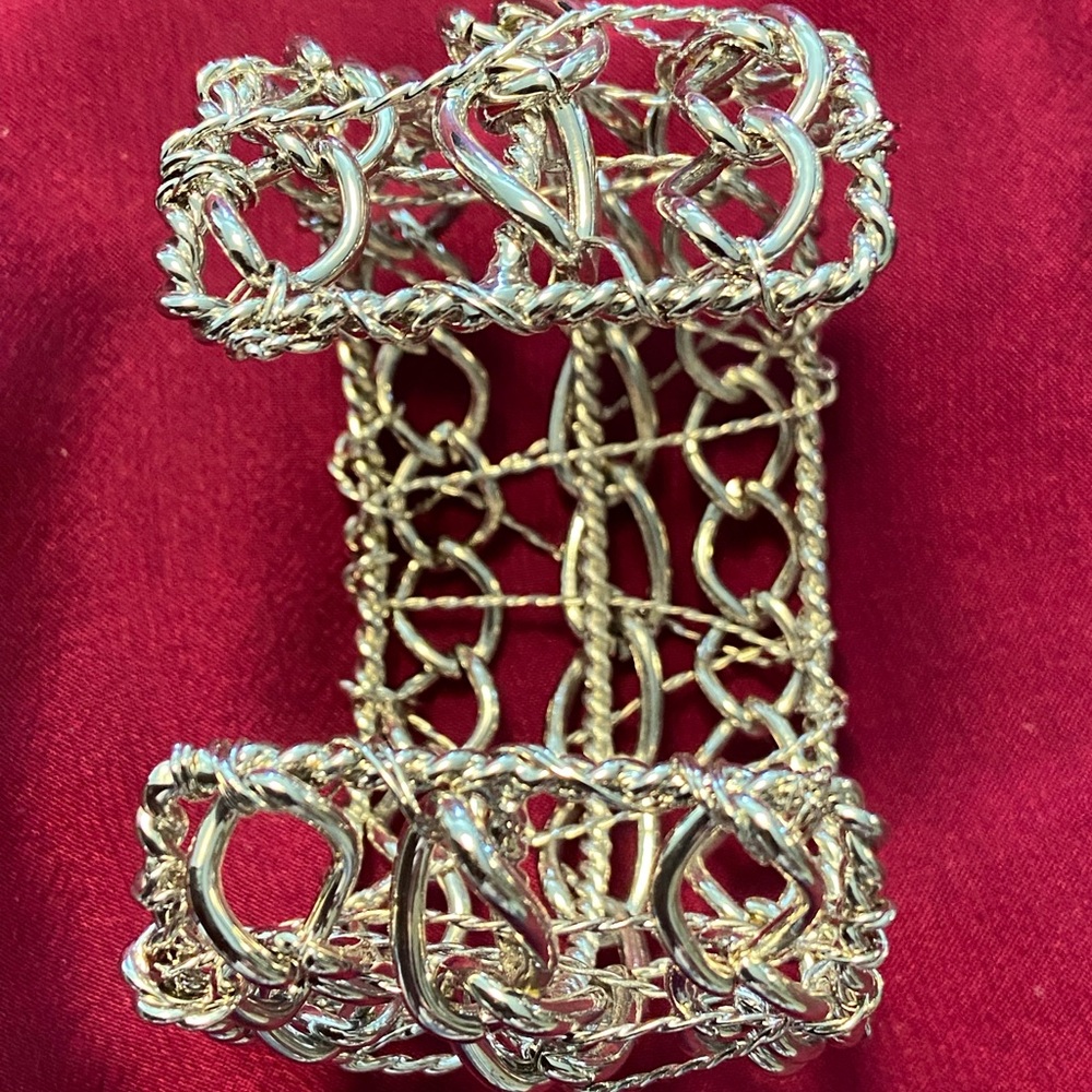 💥💥❤️3 cuff bracelets for only $25💥❤️💥. 2 in gold tone, 1 in silver tone! - Picture 10 of 10